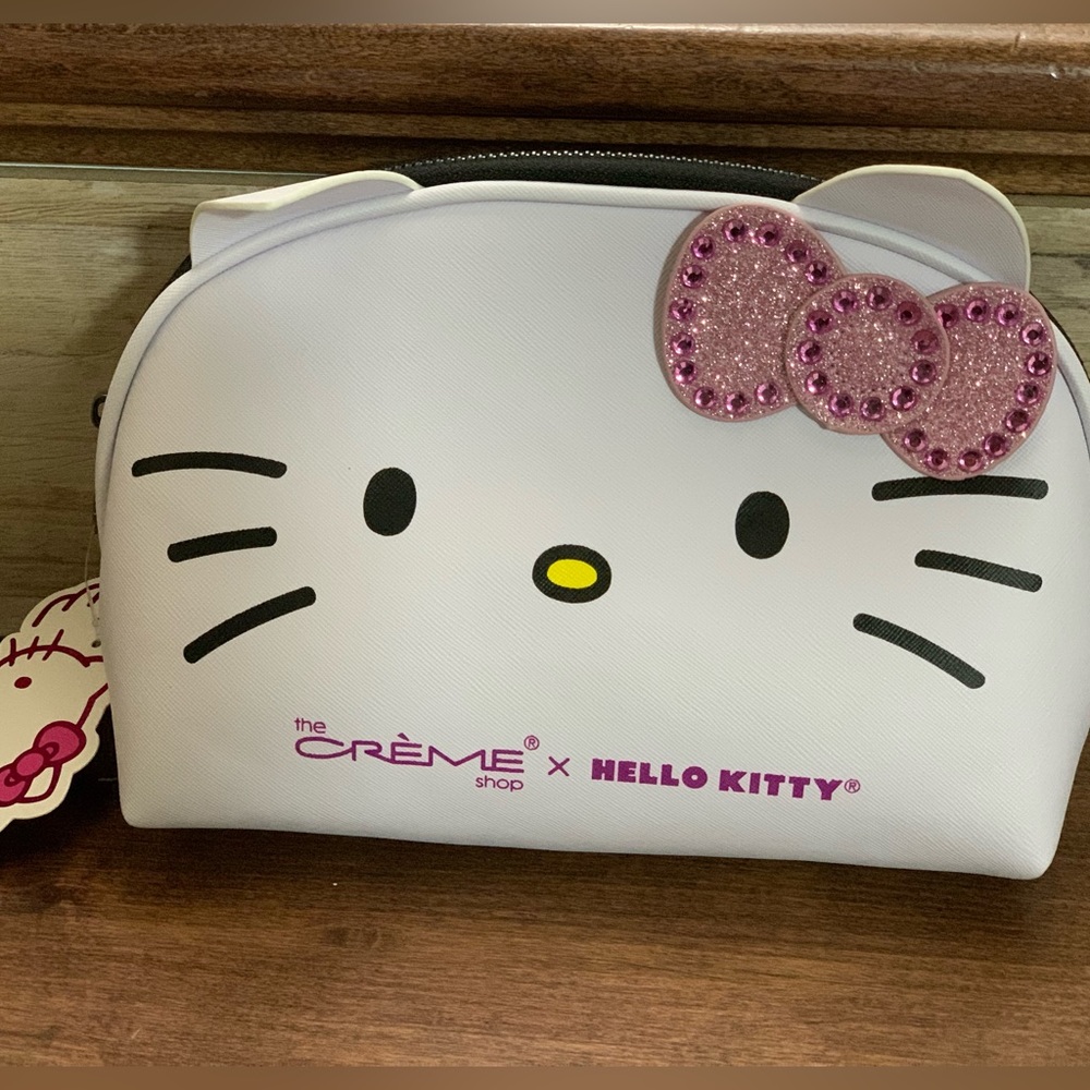 Super Cute 🥰 Hello Kitty bling bling!Makeup Pouch Limited Edition - NEW